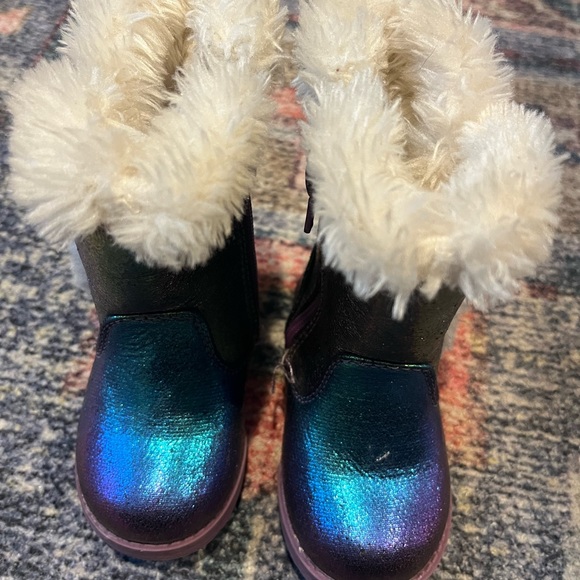 Cat & Jack Toddler Girls' Katrina Fashion Boots Iridescent Size 5 - Picture 6 of 7